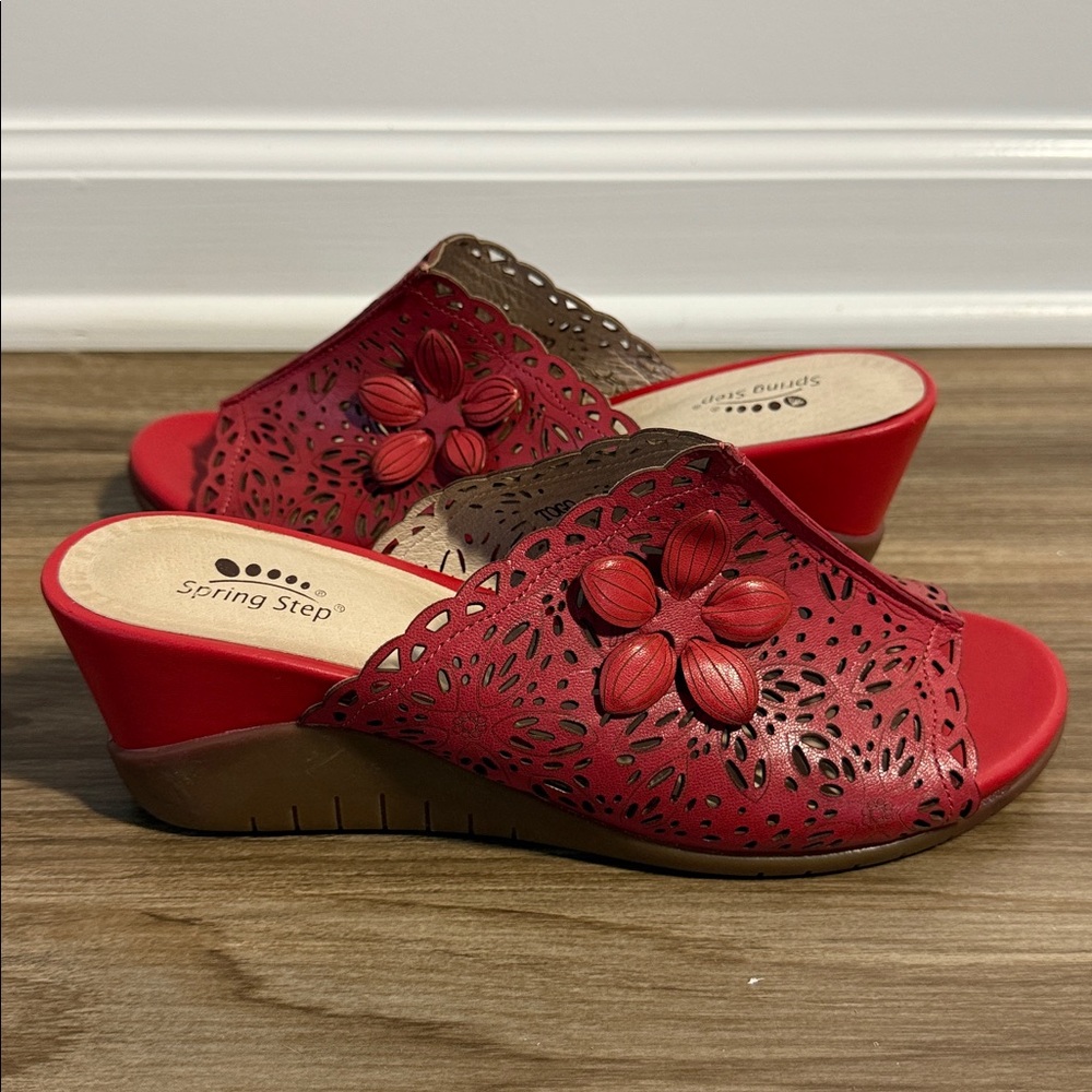 Spring Step Togo Slide Slipe On Sandals Shoes Red Leather Flower 39 8.5 US NEW